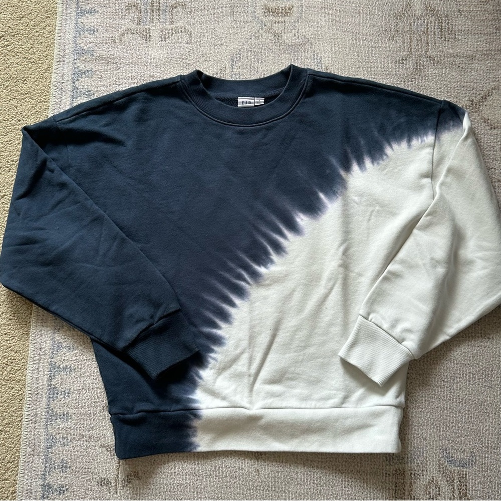 GAP Vintage Soft Cropped Sweatshirt in Size Small
